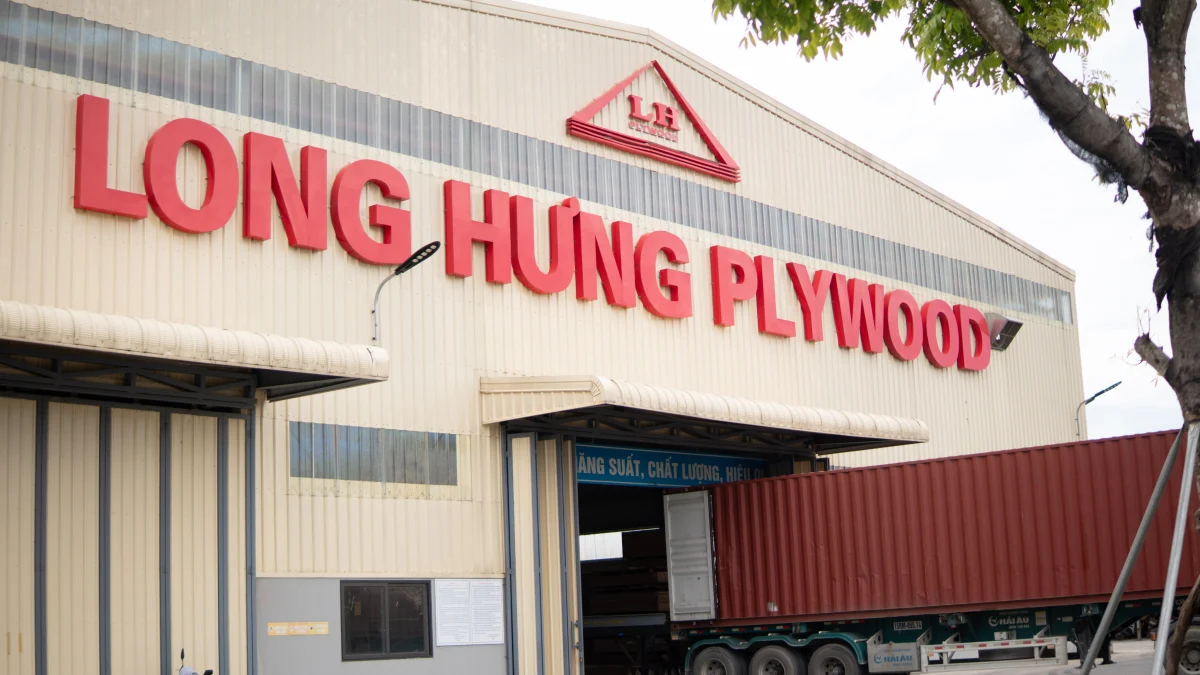 Mặt tiền nhà máy Long Hưng Plywood
