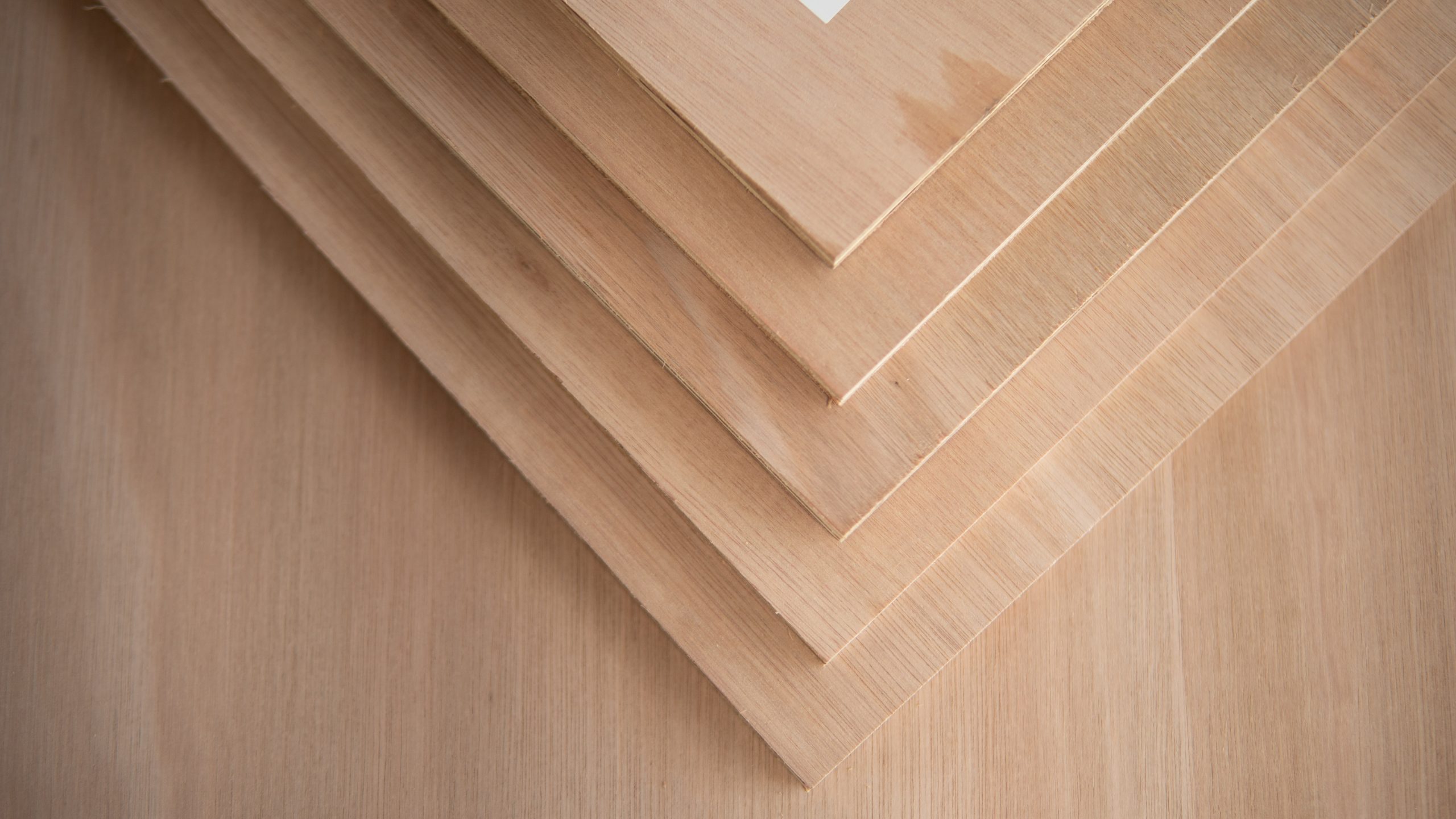 Bề mặt ván ép Long Hưng Plywood